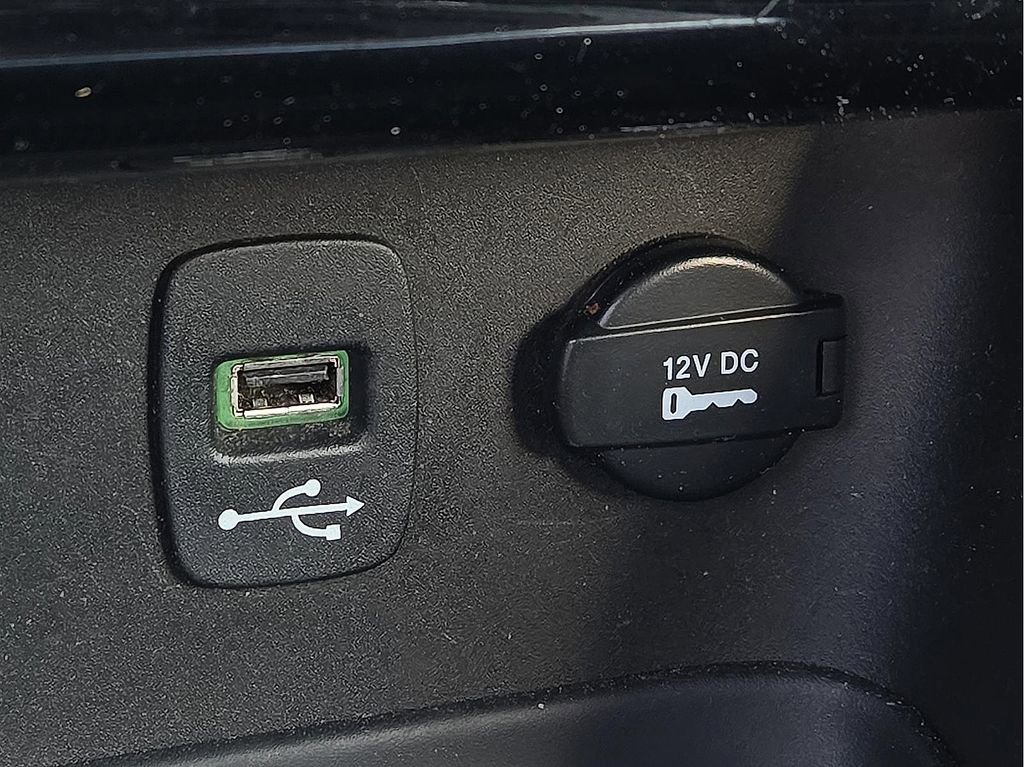 Used 2014 Chrysler 200 S FWD image 14