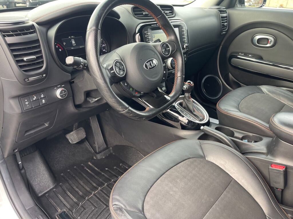 Used 2017 Kia Soul ! w/ Tech Package FWD image 9