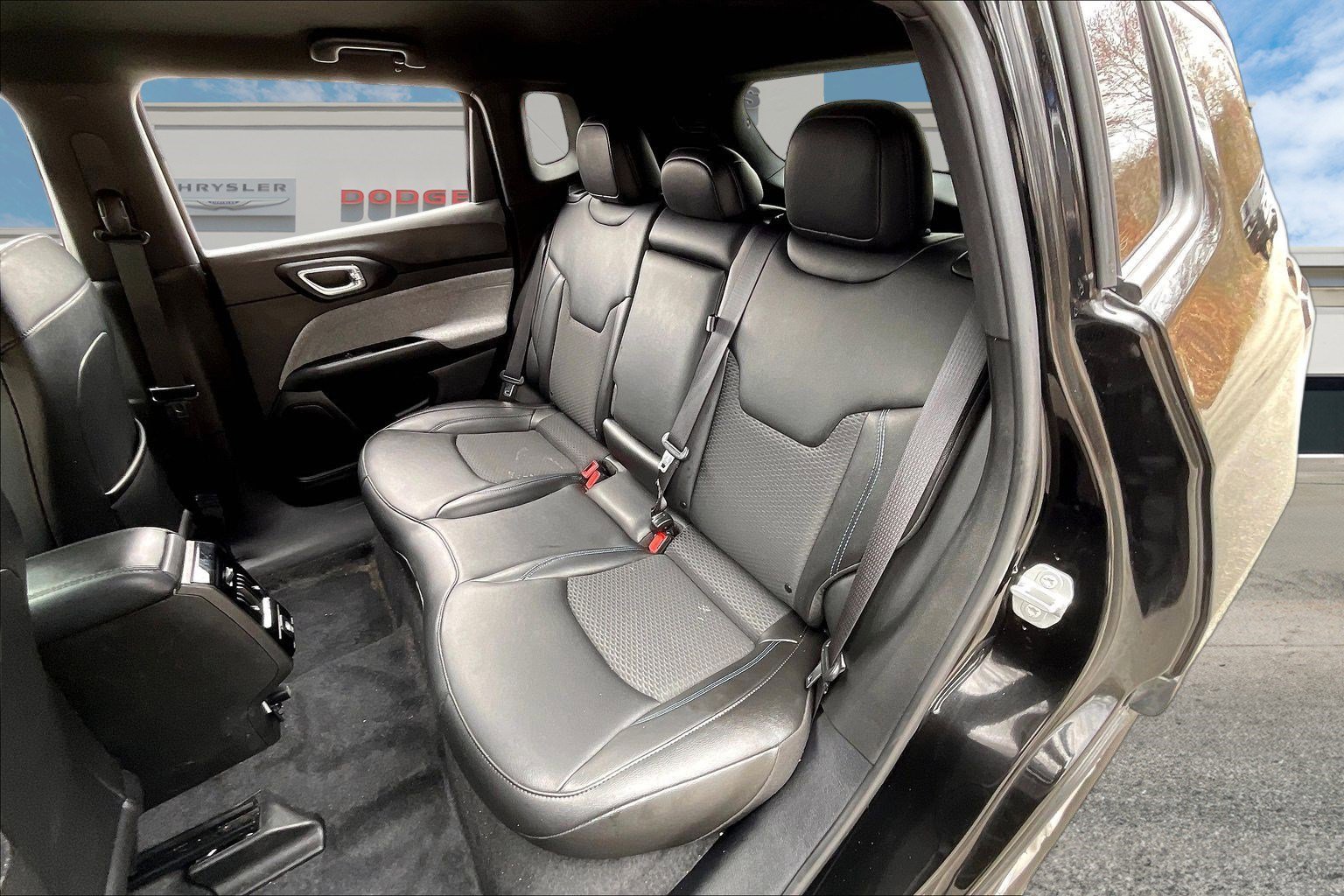 Certified 2025 Jeep Compass Latitude image 23