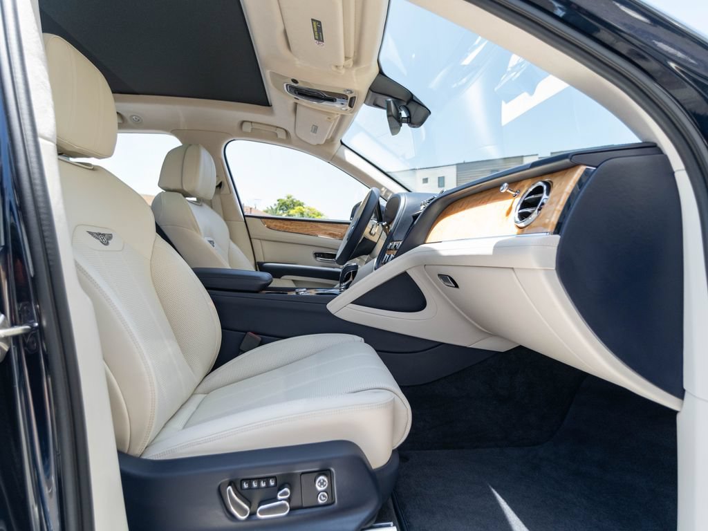 Used 2024 Bentley Bentayga AWD/4WD image 23