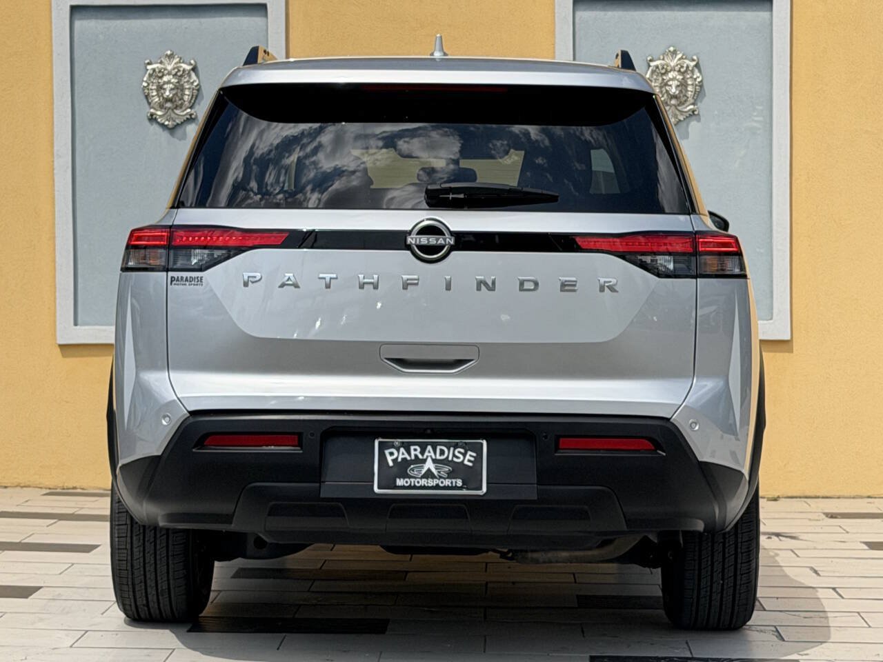Used 2025 Nissan Pathfinder SV FWD image 5