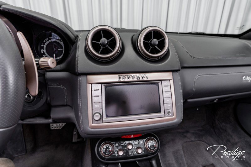 Used 2014 Ferrari California image 38