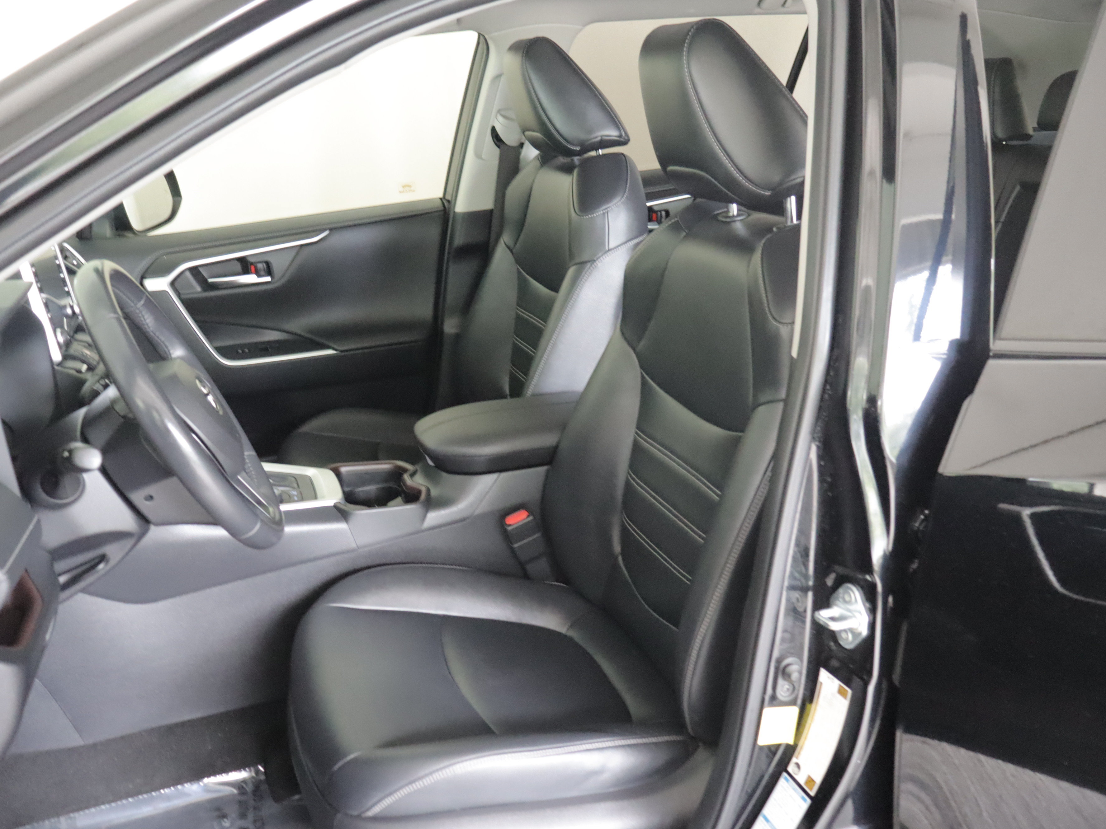 Used 2019 Toyota RAV4 Limited w/ Advanced Technology Package AWD/4WD image 8