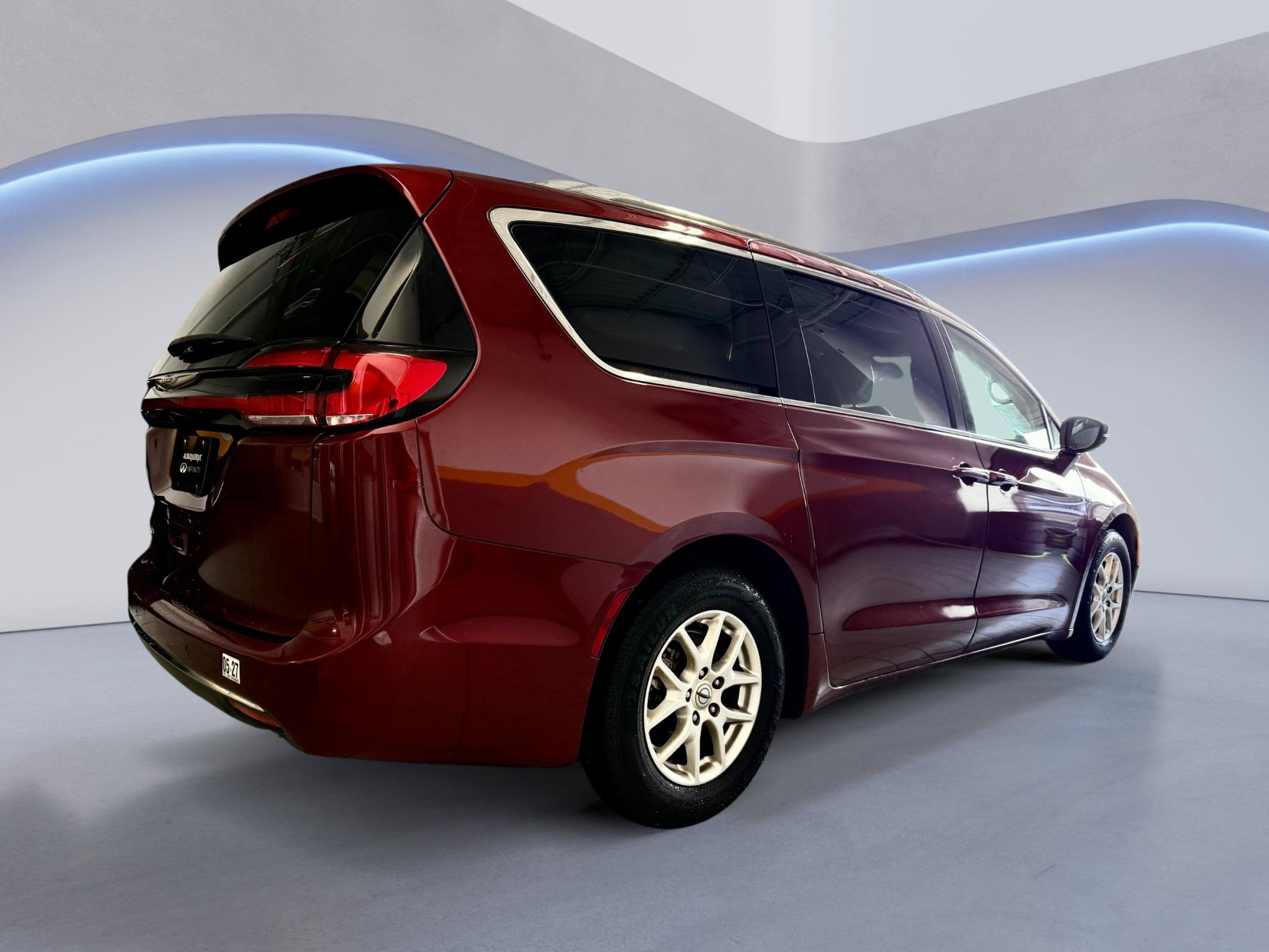 Used 2021 Chrysler Pacifica Touring-L FWD image 7