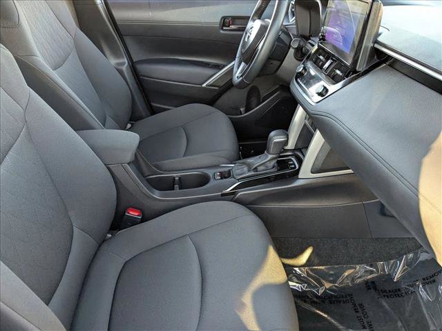 Used 2025 Toyota Corolla Cross LE image 19