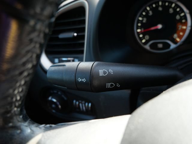Used 2017 Jeep Renegade Latitude w/ Popular Equipment Group AWD/4WD image 19