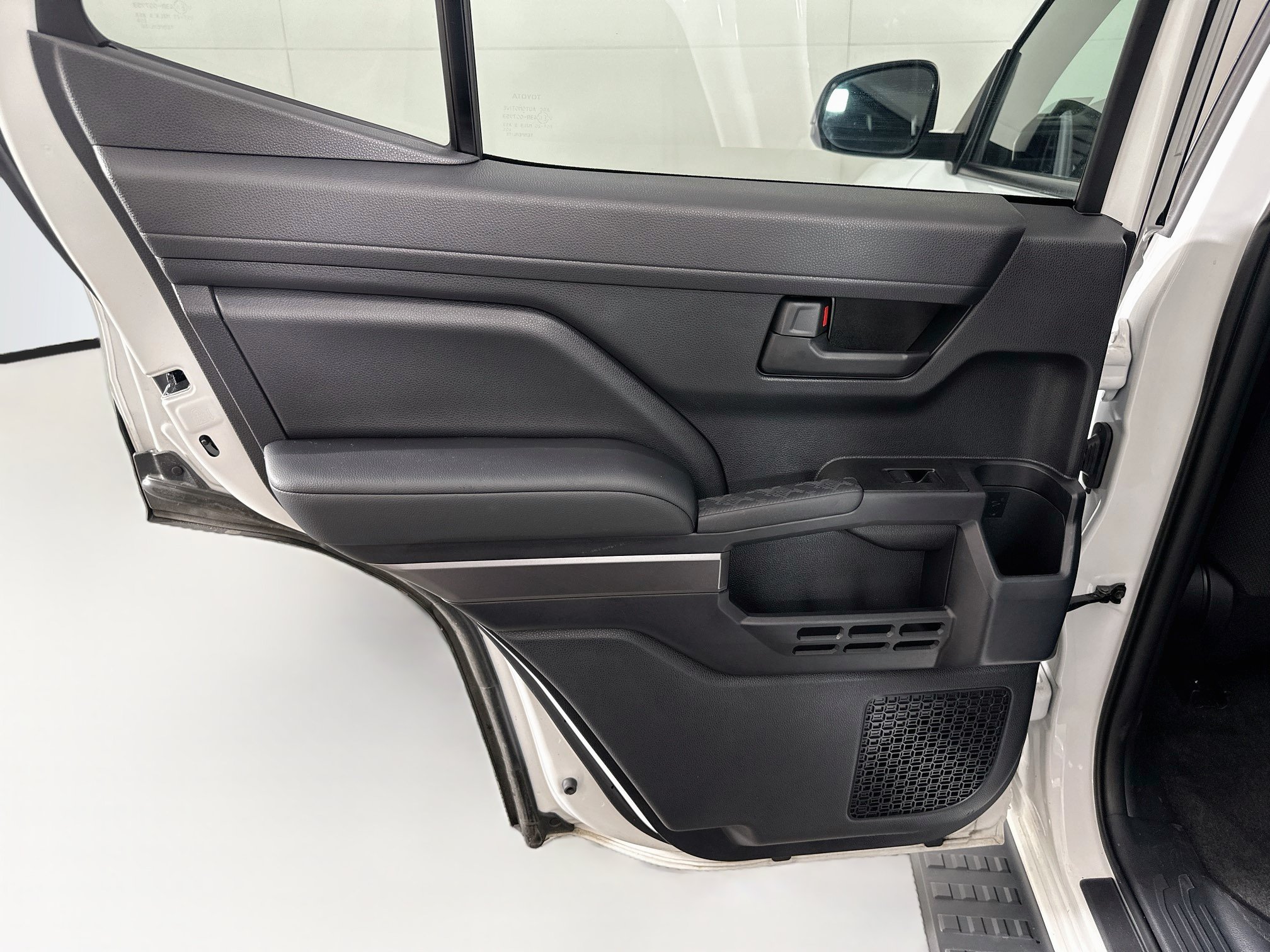 Used 2025 Toyota 4Runner SR5 AWD/4WD image 27