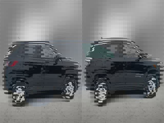 Used 2022 Jeep Compass Sport image 9