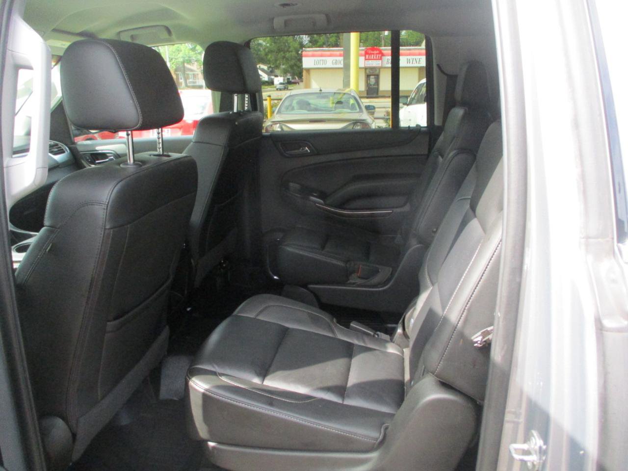 Used 2019 Chevrolet Suburban LT w/ Luxury Package image 11