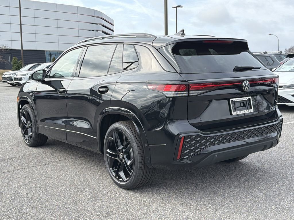 New 2026 Volkswagen Tiguan SE R-Line image 3