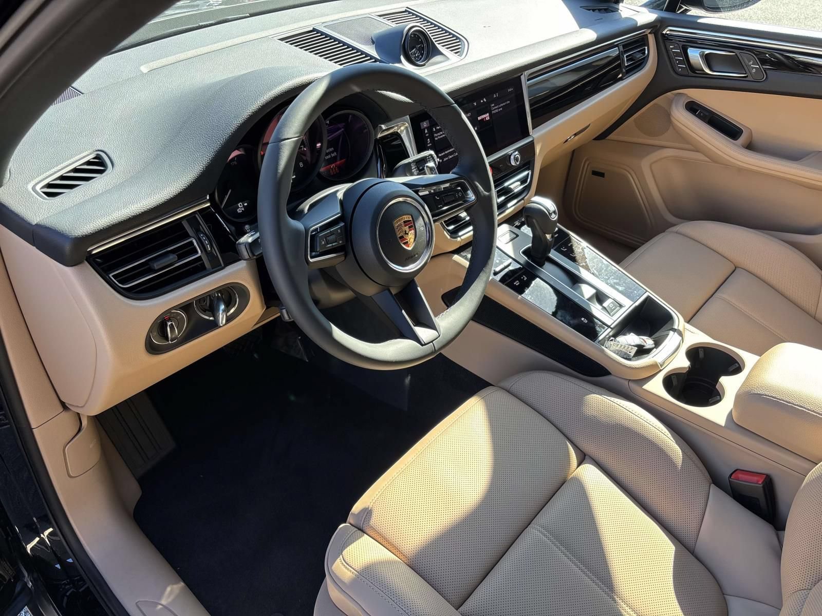 Used 2026 Porsche Macan AWD/4WD image 26