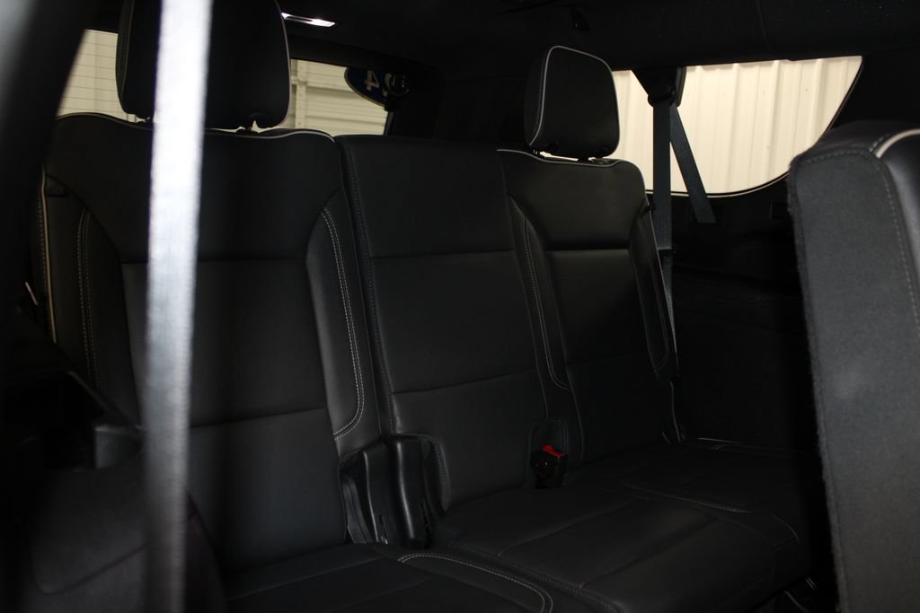 Used 2024 Chevrolet Suburban Premier AWD/4WD image 31