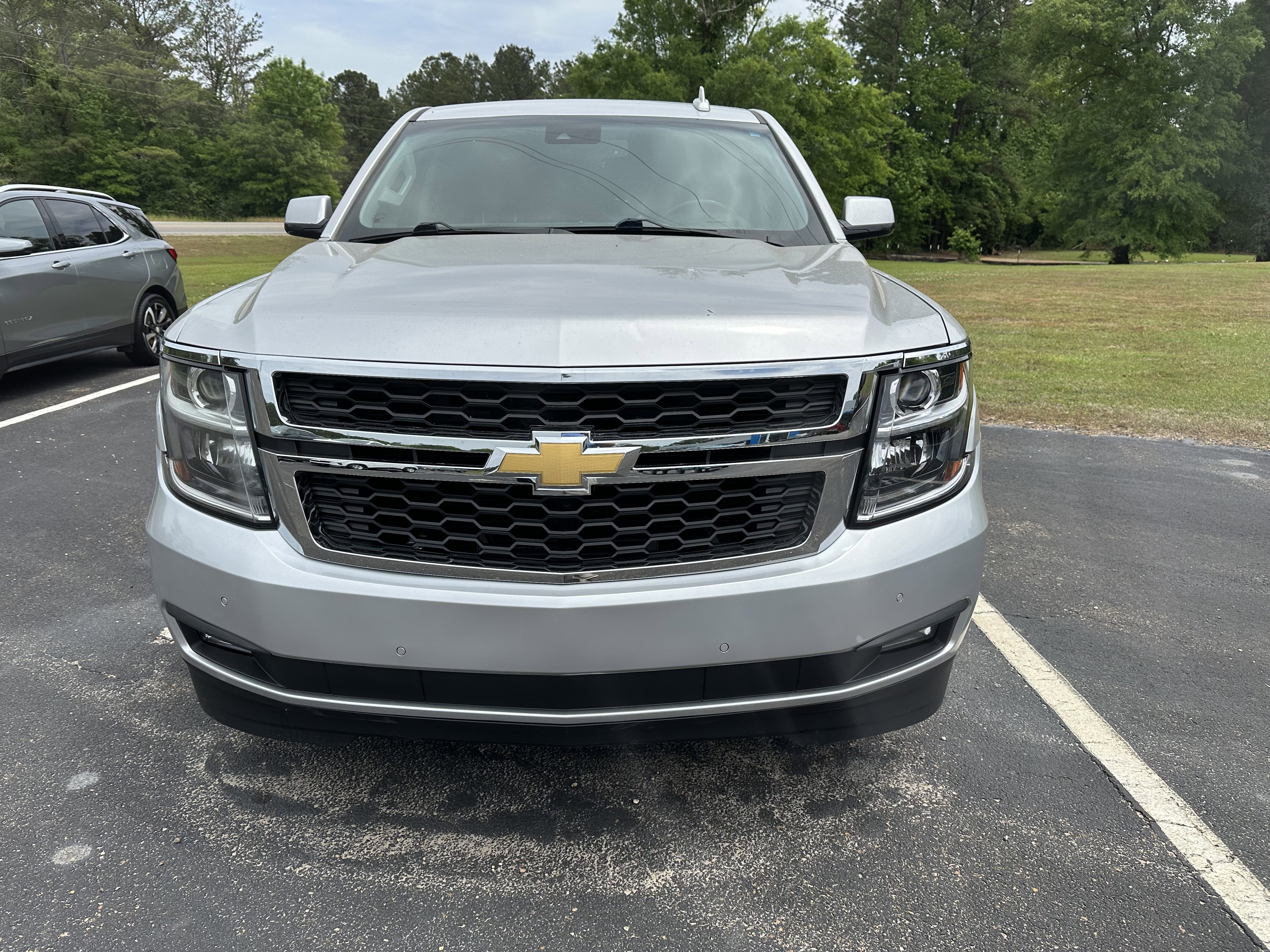 Used 2019 Chevrolet Suburban LT RWD image 3