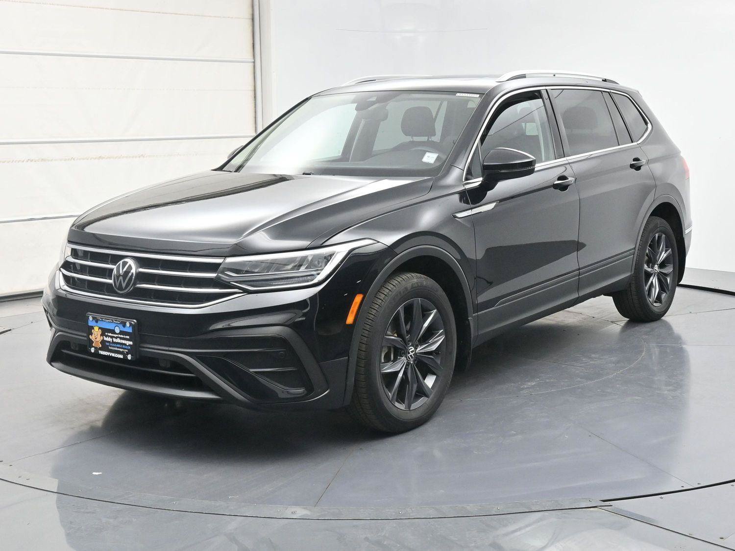 Used 2022 Volkswagen Tiguan SE w/ Panoramic Sunroof Package