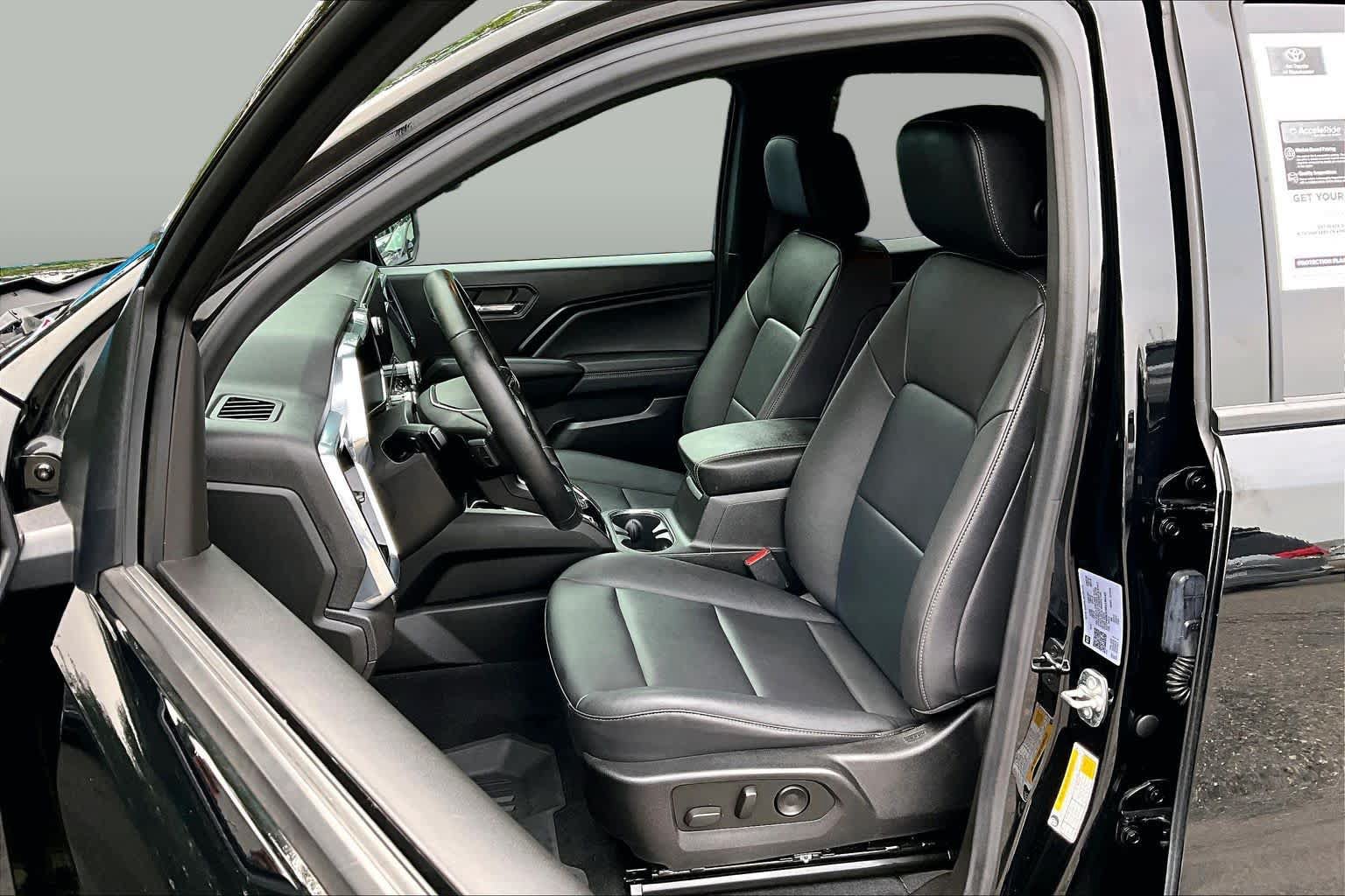 Used 2024 GMC Canyon Elevation w/ Elevation Premium Package AWD/4WD image 9