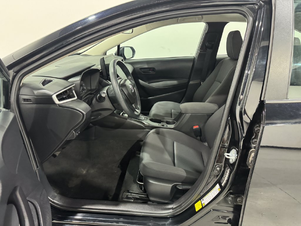 Used 2025 Toyota Corolla LE FWD image 14