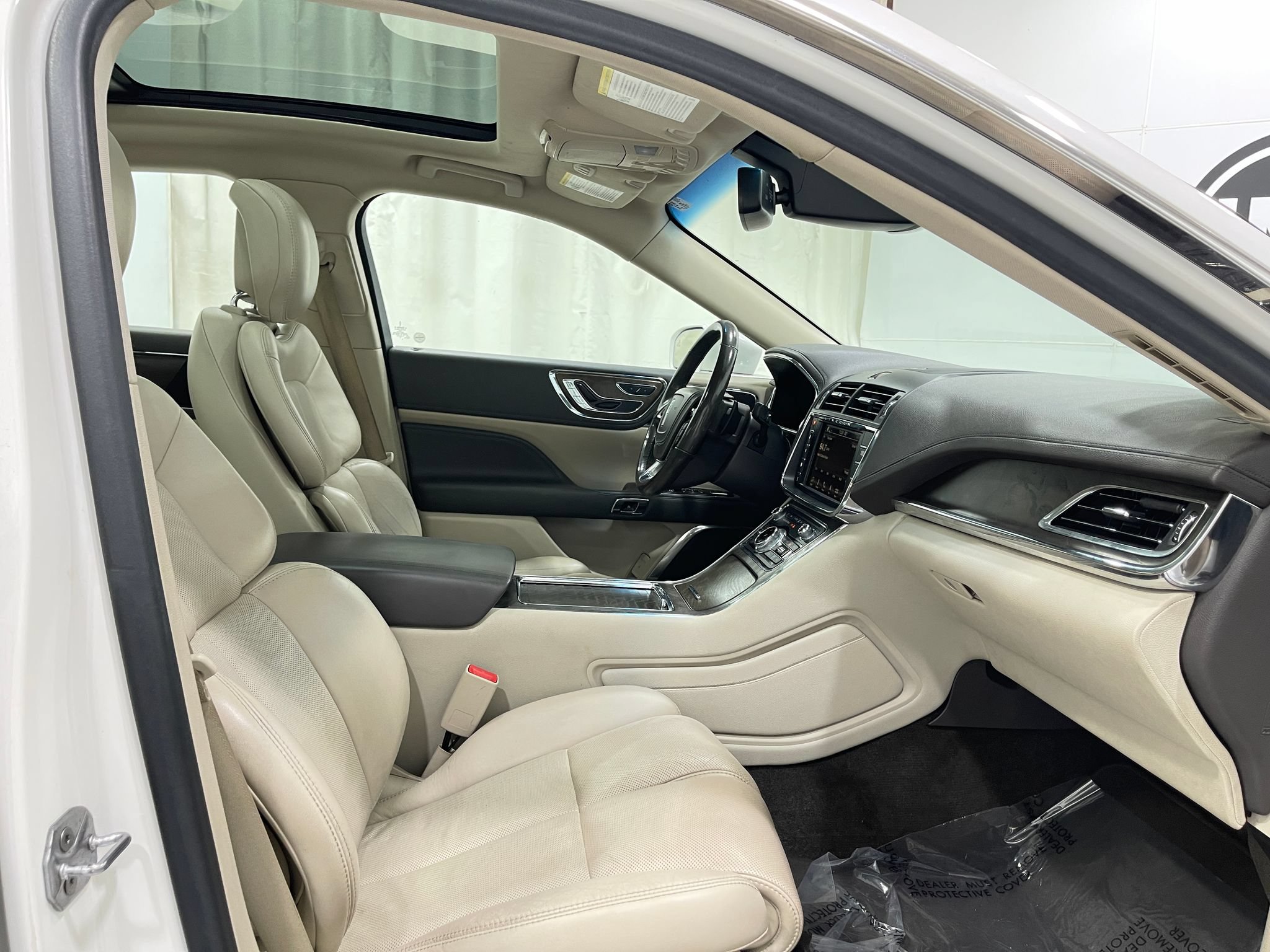 Used 2018 Lincoln Continental Select w/ Continental Climate Package AWD/4WD image 32