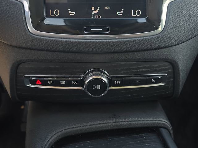 Used 2020 Volvo XC90 T6 Momentum image 25