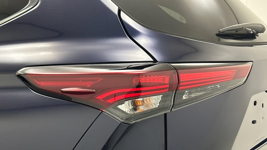 Used 2024 Toyota Highlander XLE AWD/4WD image 23