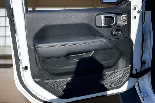 Used 2022 Jeep Wrangler Unlimited Sahara w/ Cold Weather Group image 23