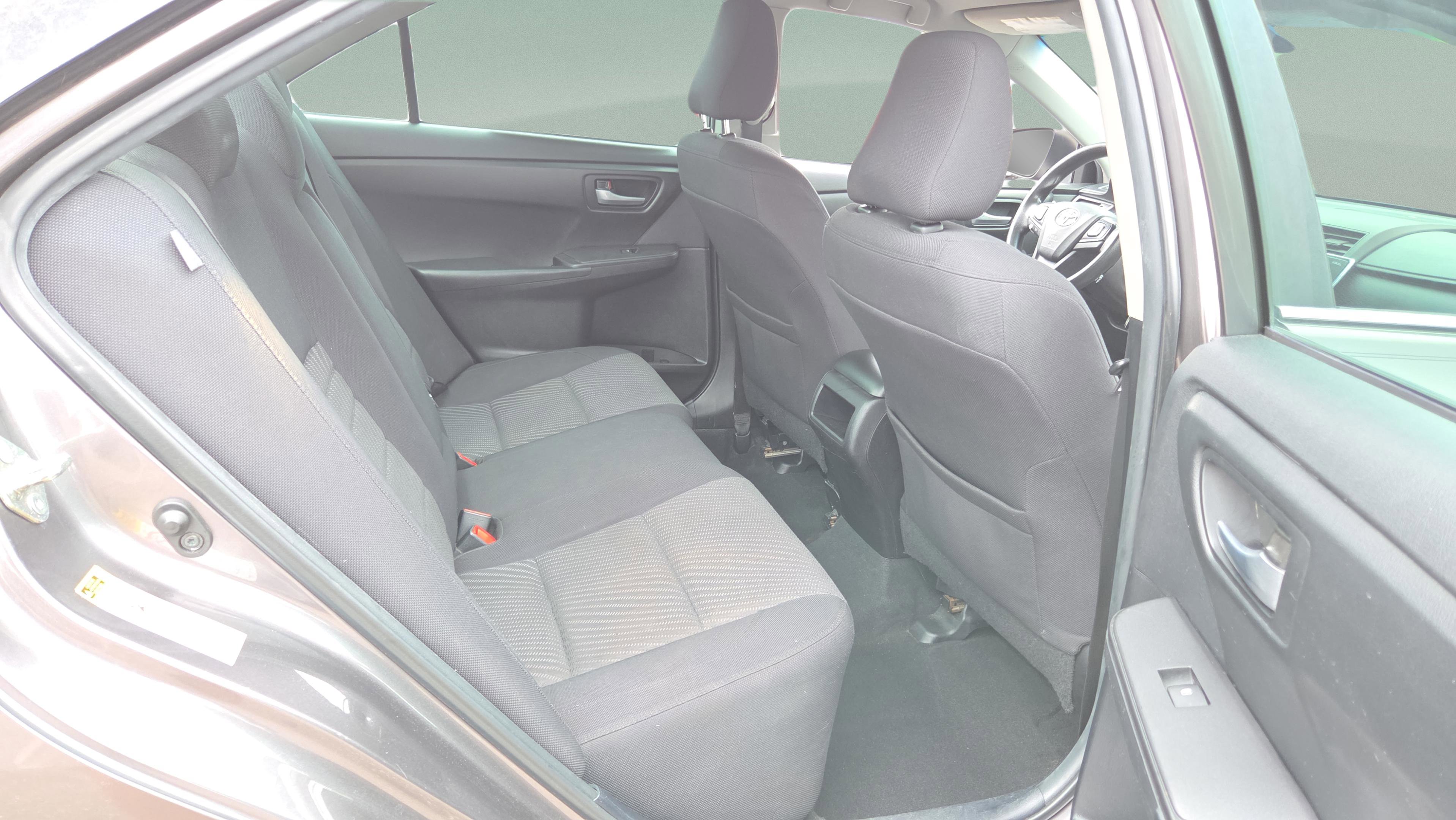 Used 2015 Toyota Camry LE image 21