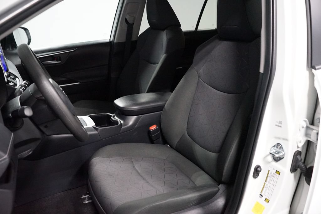 Certified 2025 Toyota RAV4 XLE FWD image 27