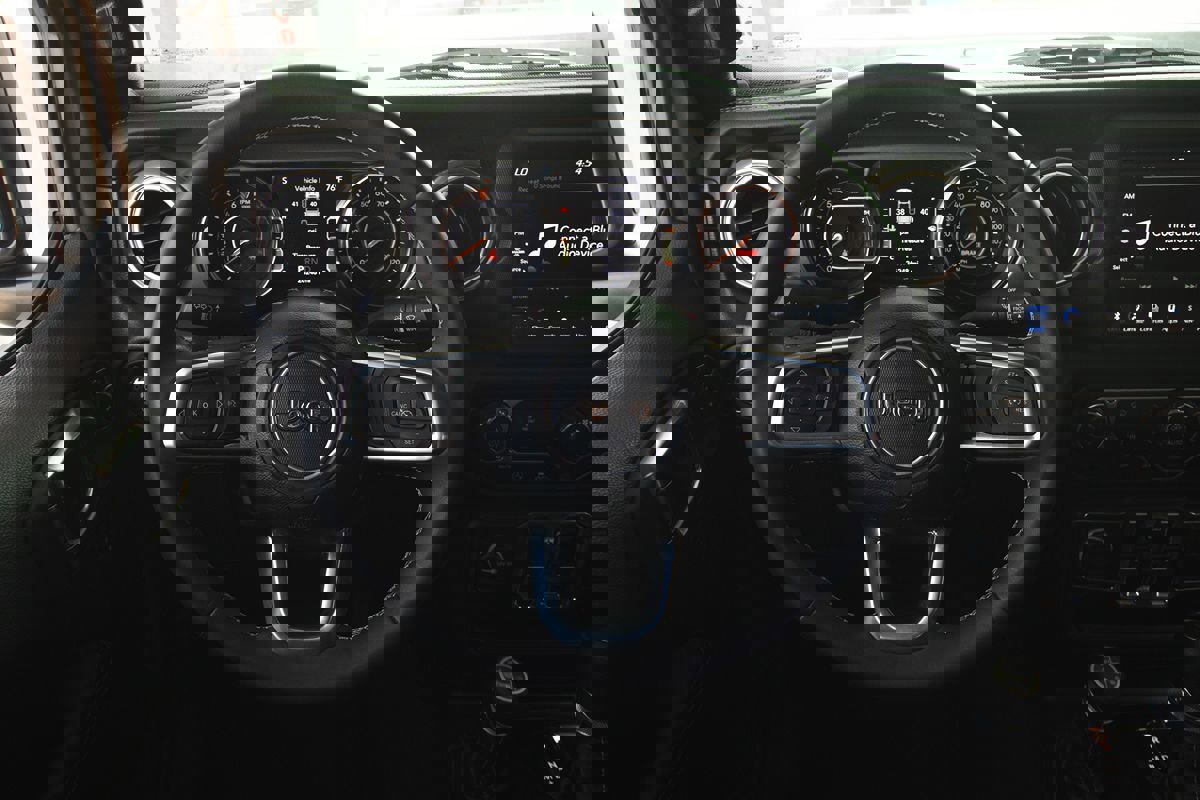 Used 2023 Jeep Gladiator Overland image 21