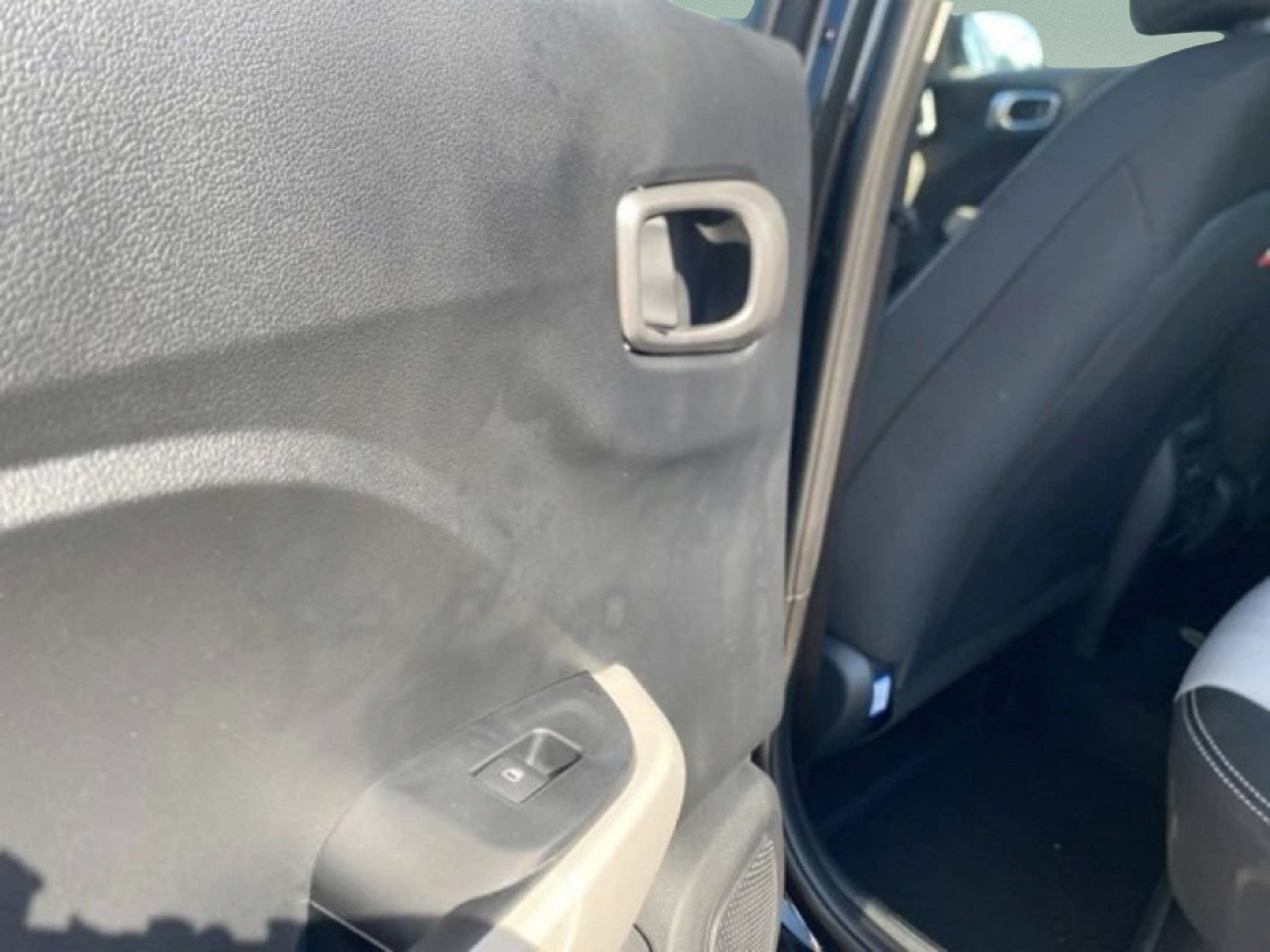 Used 2025 Hyundai Venue SEL FWD image 30