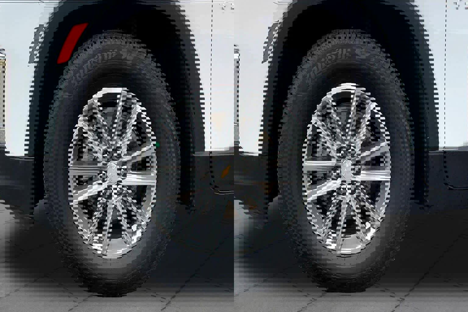 Used 2023 Chevrolet Traverse LT w/ Rear Camera Mirror Package image 11