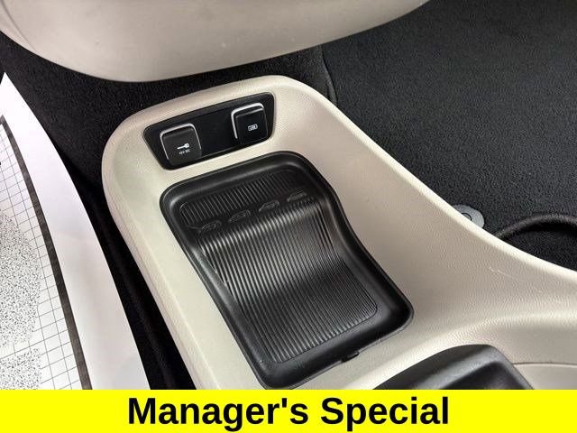 Used 2020 Chrysler Voyager Lxi image 26