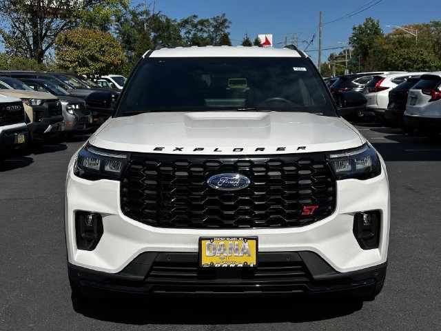 Used 2025 Ford Explorer ST AWD/4WD image 2