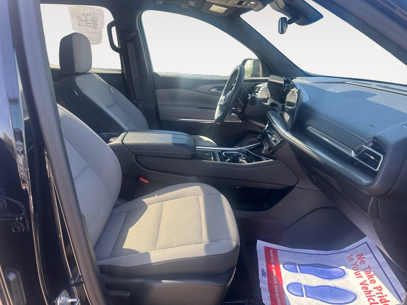 Used 2024 Chevrolet Traverse LT FWD image 15