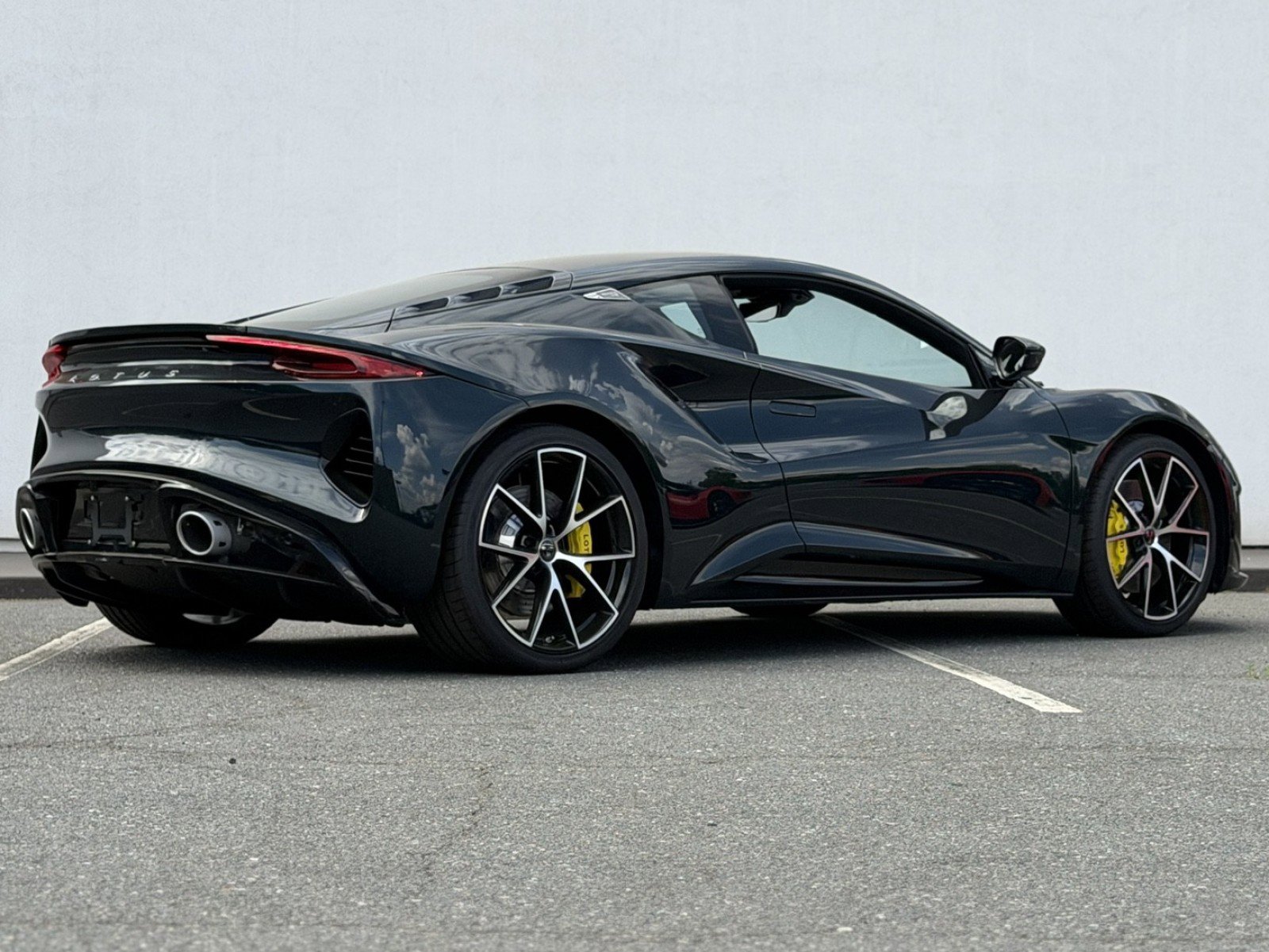 Used 2025 Lotus Emira RWD image 24