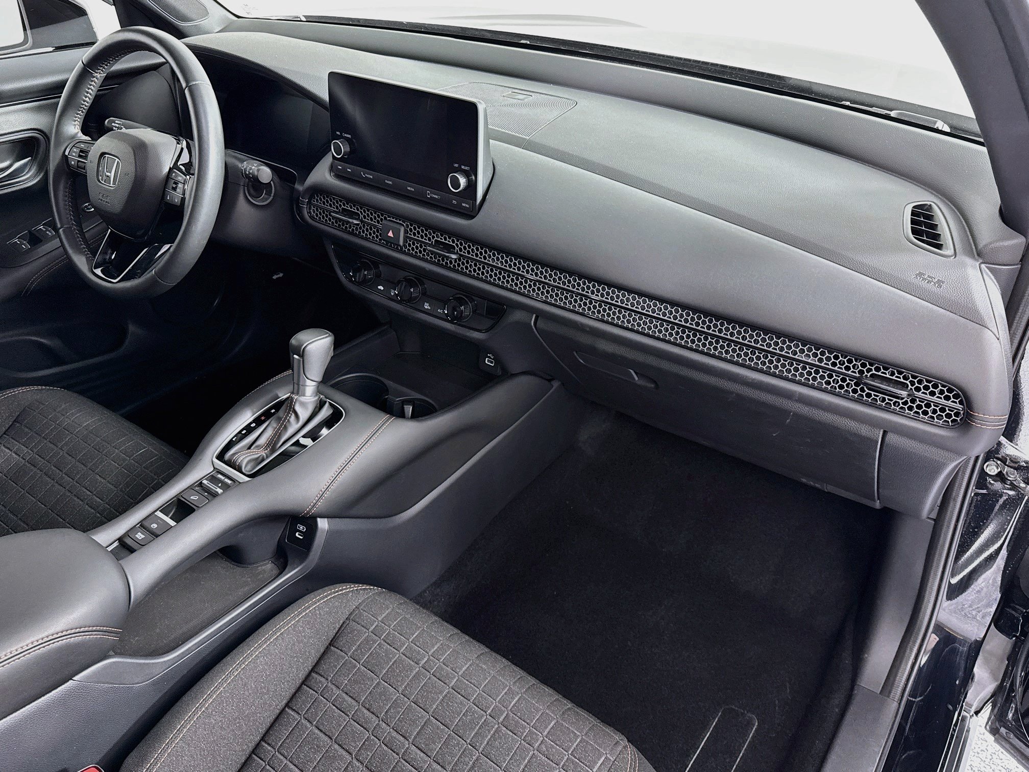 Certified 2025 Honda HR-V Sport image 27