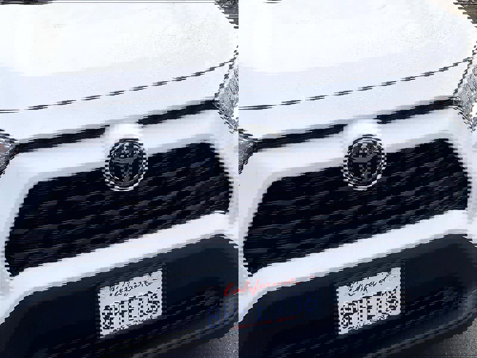 Used 2020 Toyota RAV4 XLE Premium image 31