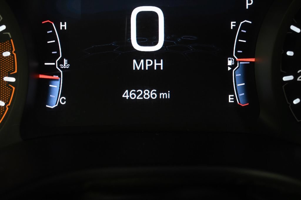 Used 2025 Jeep Compass Latitude w/ Sun & Sound Group AWD/4WD image 24