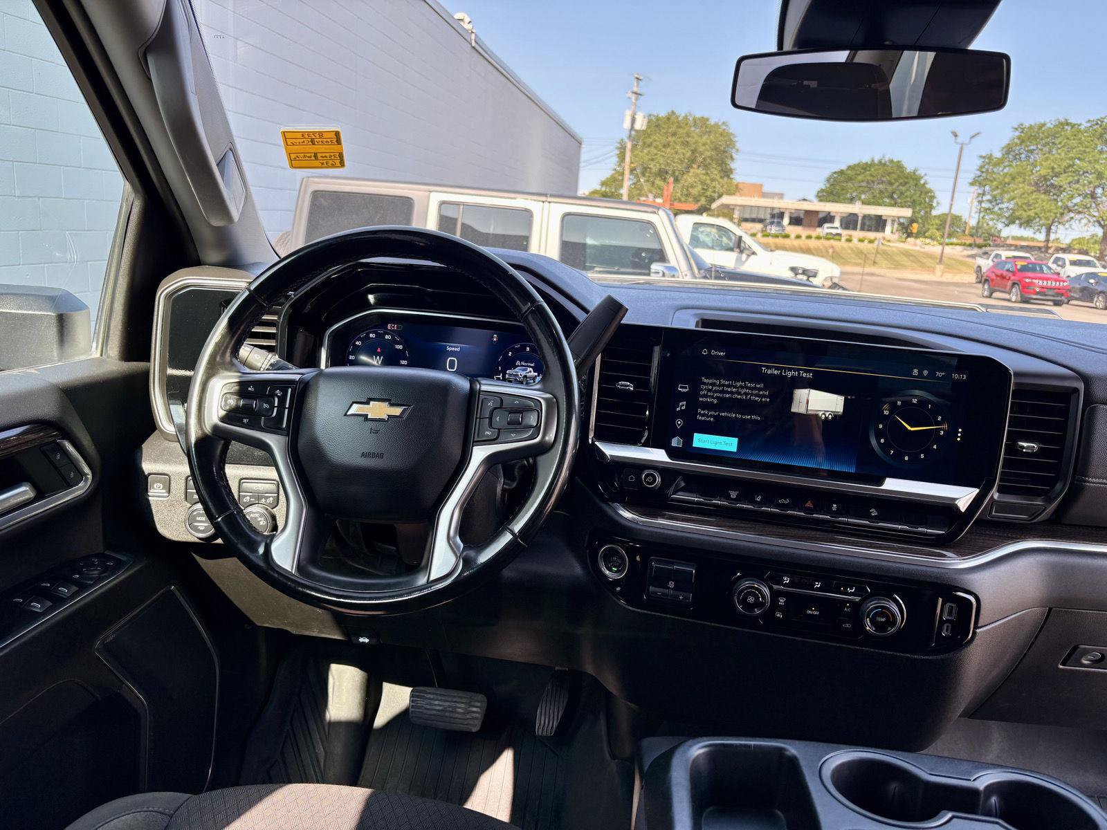 Used 2024 Chevrolet Silverado 2500 LT AWD/4WD image 3