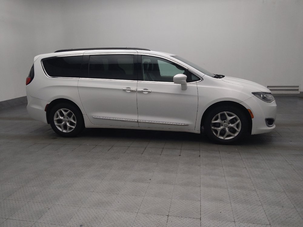 Used 2017 Chrysler Pacifica Touring-L w/ Tire & Wheel Group FWD image 11