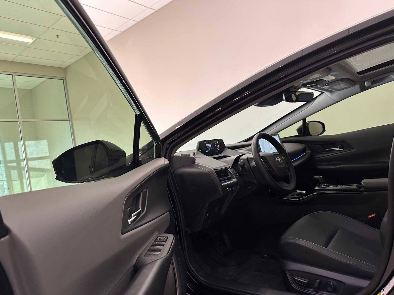 Used 2025 Toyota Prius XLE AWD/4WD image 22