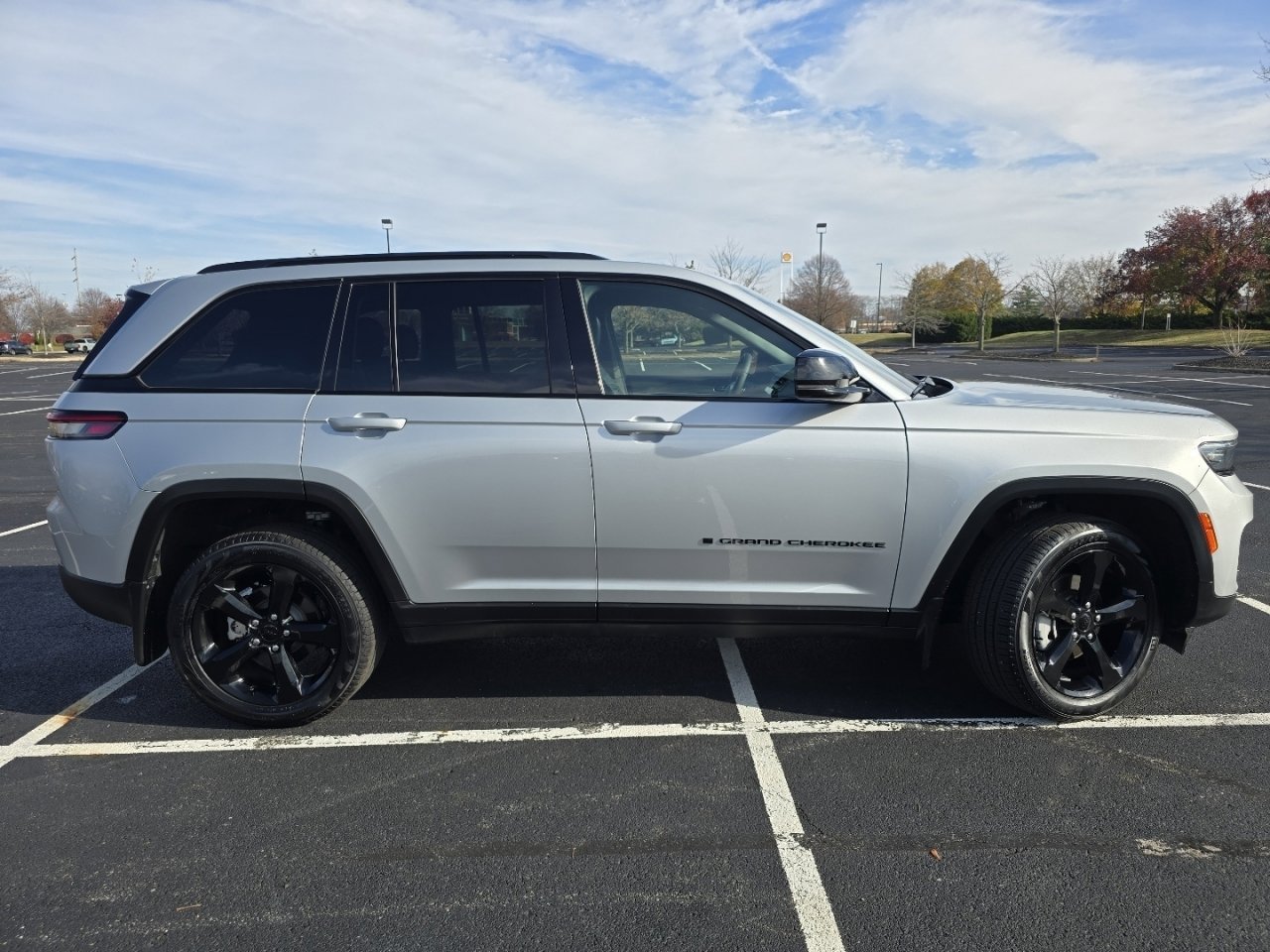 Used 2025 Jeep Grand Cherokee Limited w/ Black Appearance Package image 19