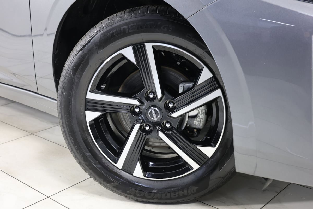 Used 2025 Nissan Sentra SV FWD image 11