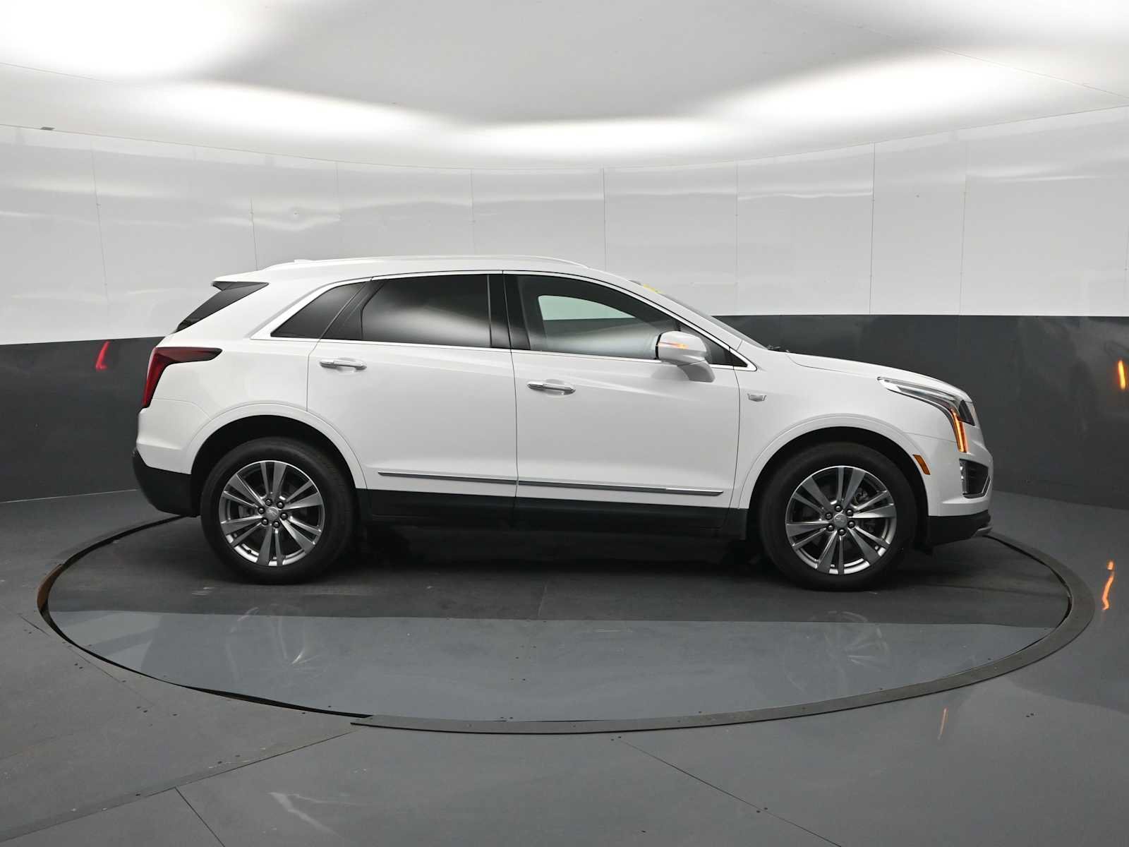 Used 2024 Cadillac XT5 Premium Luxury FWD image 9