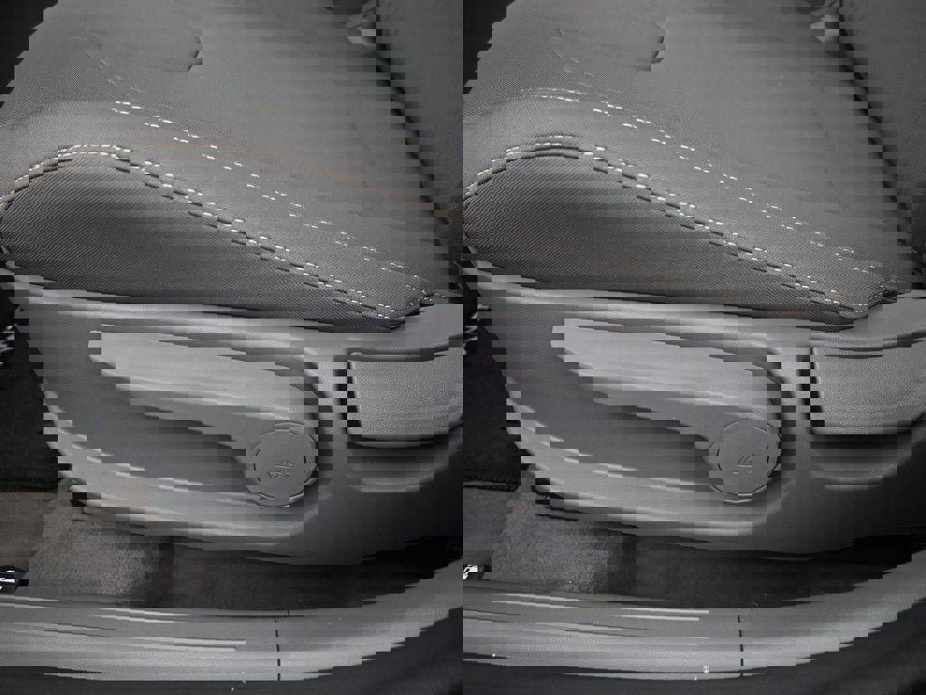 New 2025 Hyundai Elantra Sport image 10