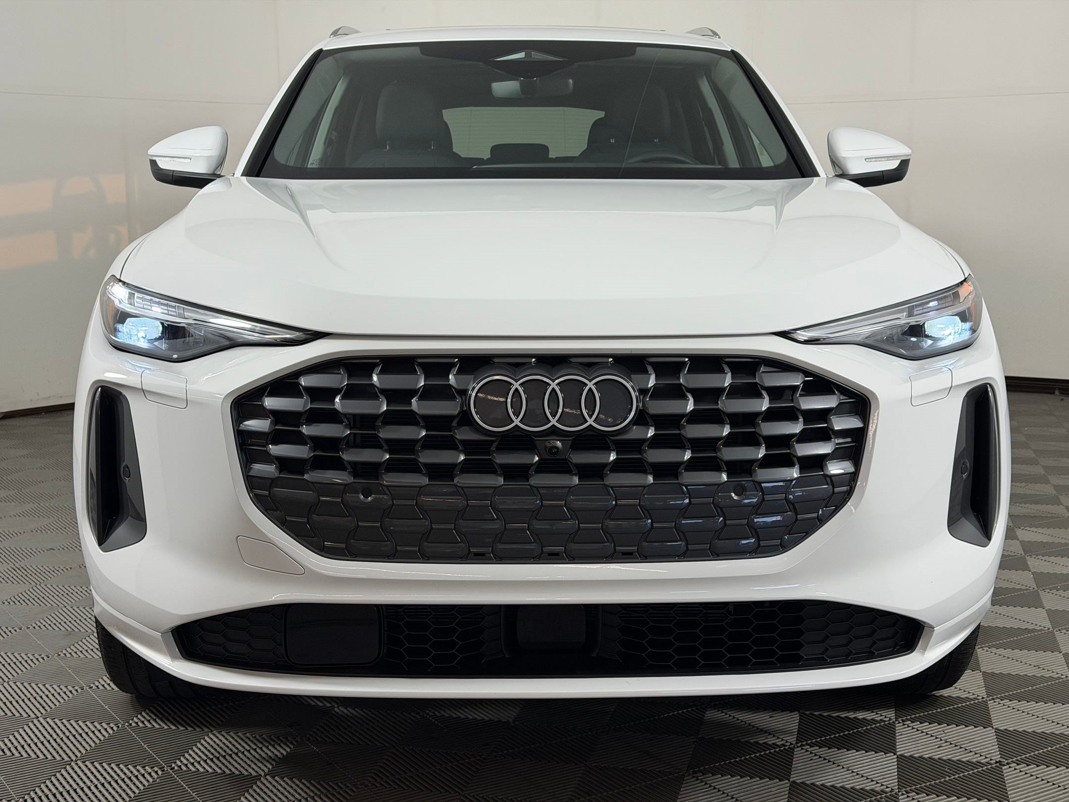 Used 2025 Audi Q5 Premium Plus w/ Premium Plus AWD/4WD image 6