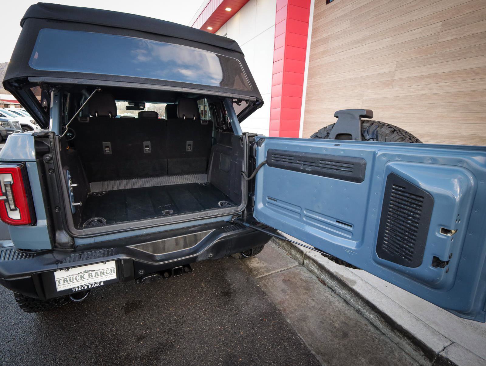 Used 2024 Ford Bronco Badlands image 30