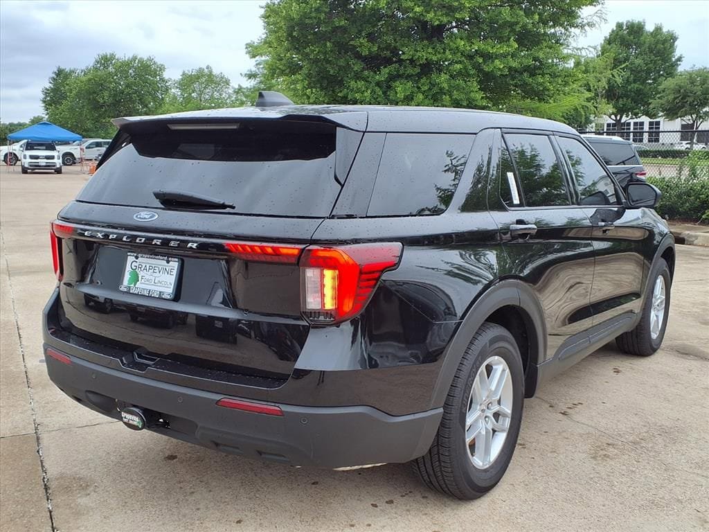 New 2026 Ford Explorer Active RWD image 4