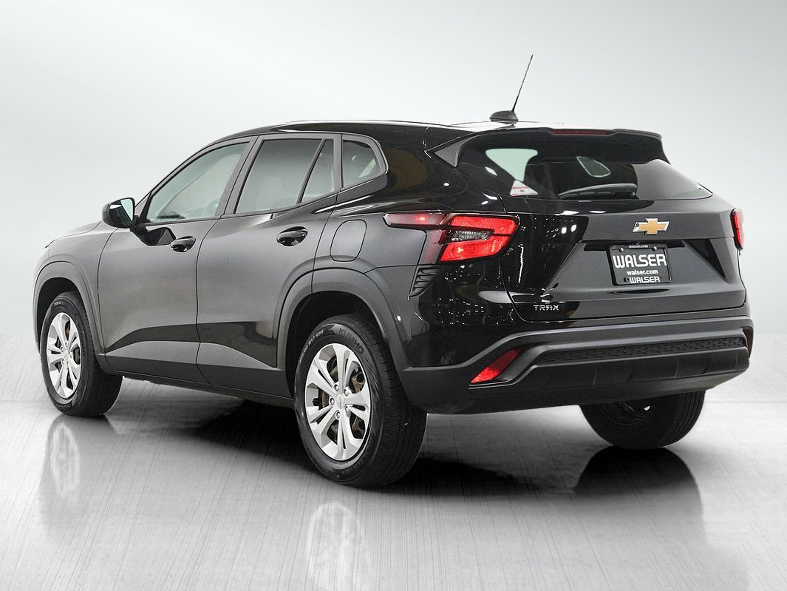 Used 2024 Chevrolet Trax LS FWD image 4