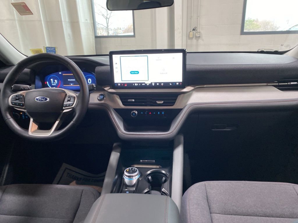 Used 2025 Ford Explorer Active image 13