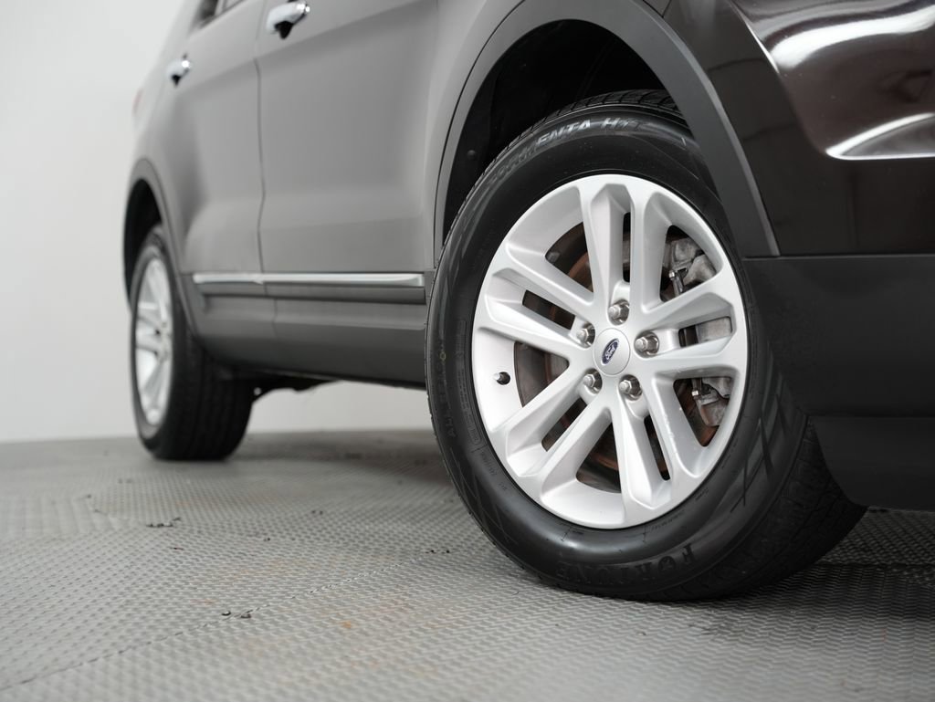 Used 2013 Ford Explorer XLT image 17