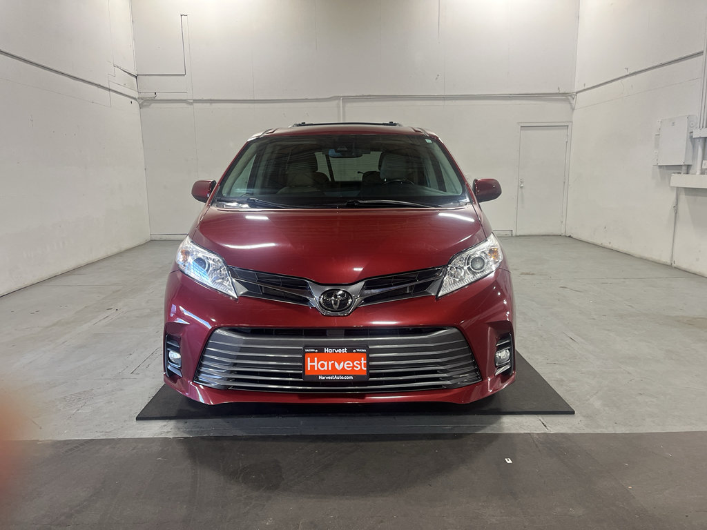 Used 2020 Toyota Sienna XLE Premium w/ Carpet Mat Package FWD image 3
